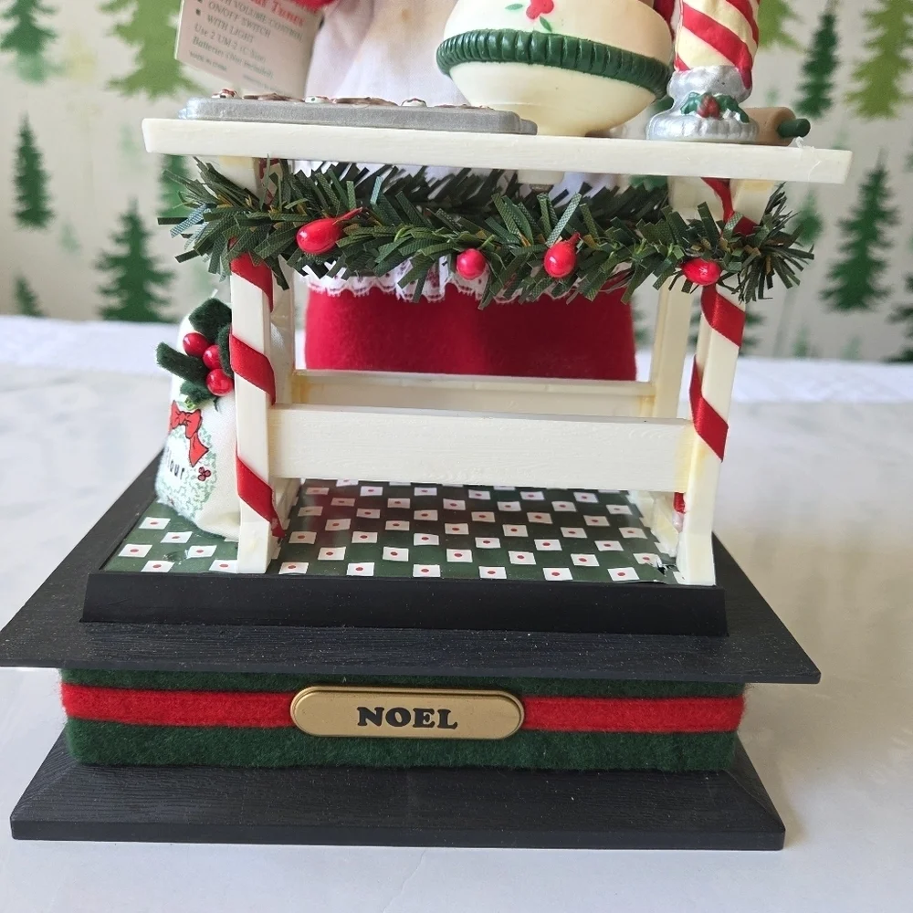 90s Musical Mrs. Claus Christmas Carol Display